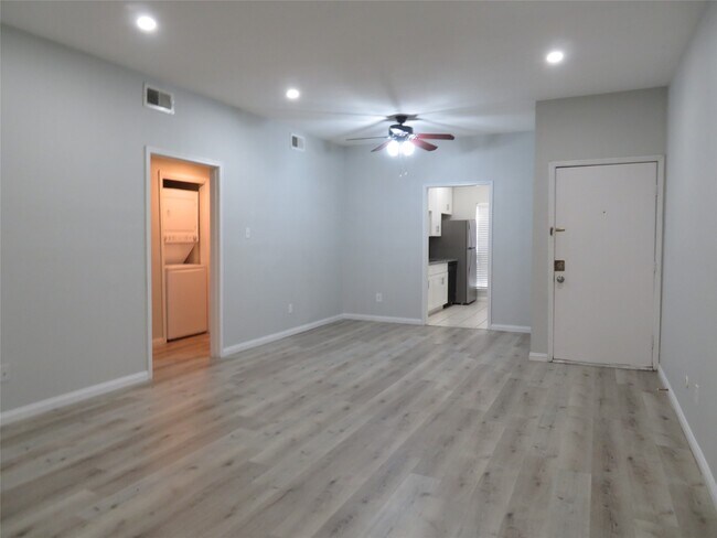 Foto del edificio - 9707 Richmond Ave.