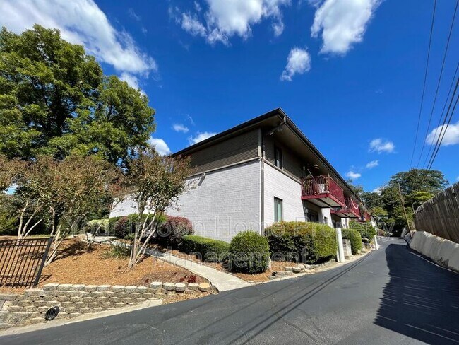 Foto del edificio - 1355 Euclid Ave NE