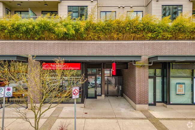 Residential Entrance - First Street West