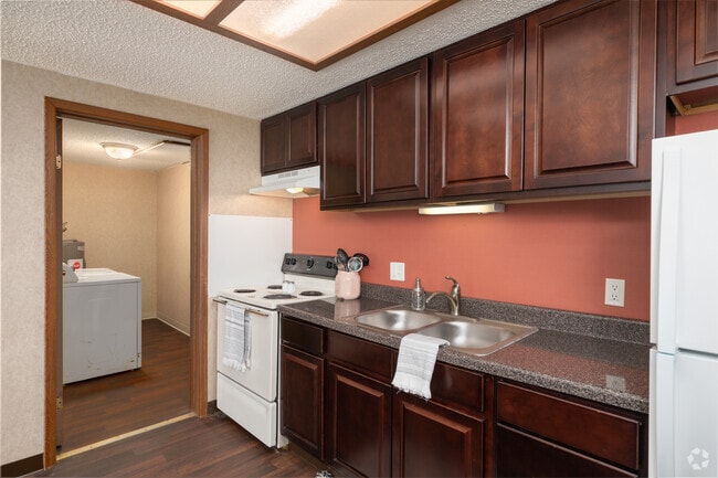 Kitchen - 1BR, 1BA - 600SF - Daniel Court Apartments