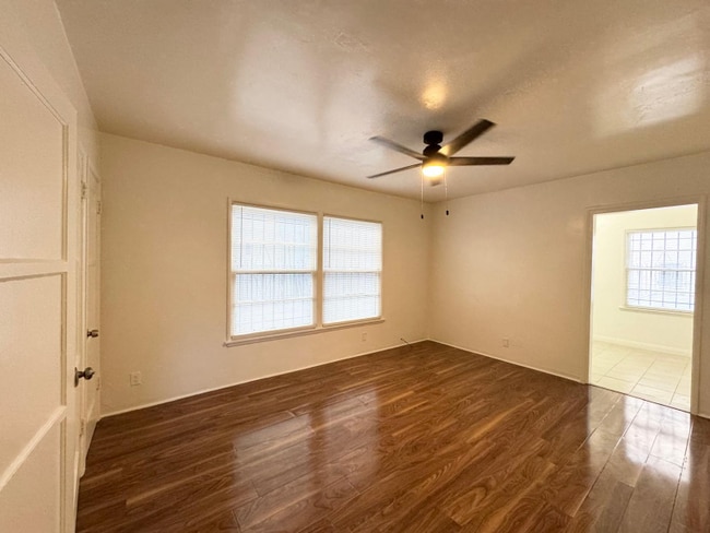 Foto del edificio - 5404 La Mirada Ave