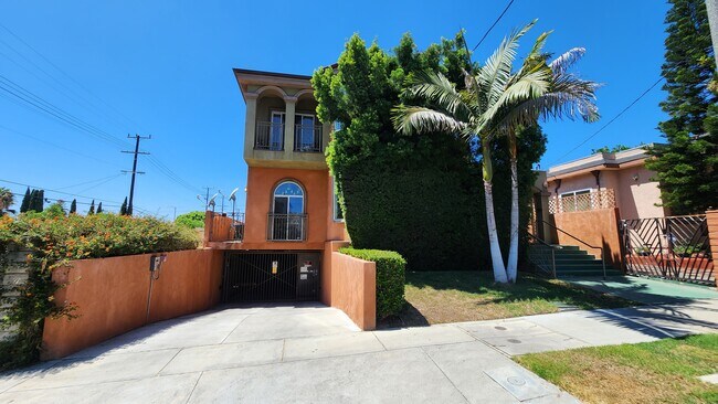 Building Photo - 1307 N Alexandria Ave