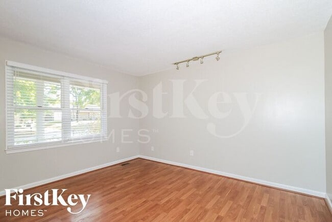 Foto del edificio - 3806 Langdon Dr