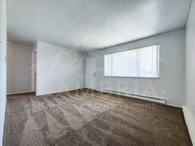 Building Photo - 4 Bedroom Duplex Available in Pleasant Grove
