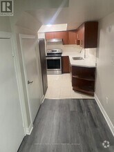 Building Photo - 70 Vanwood Crescent