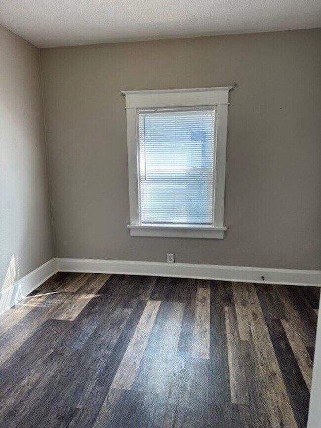 Foto del edificio - Coming Soon! South Side Three Bedroom Bung...