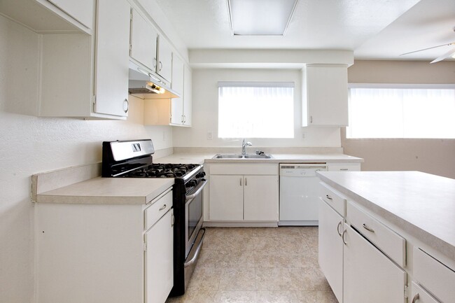 Building Photo - 7280 Corsican Dr