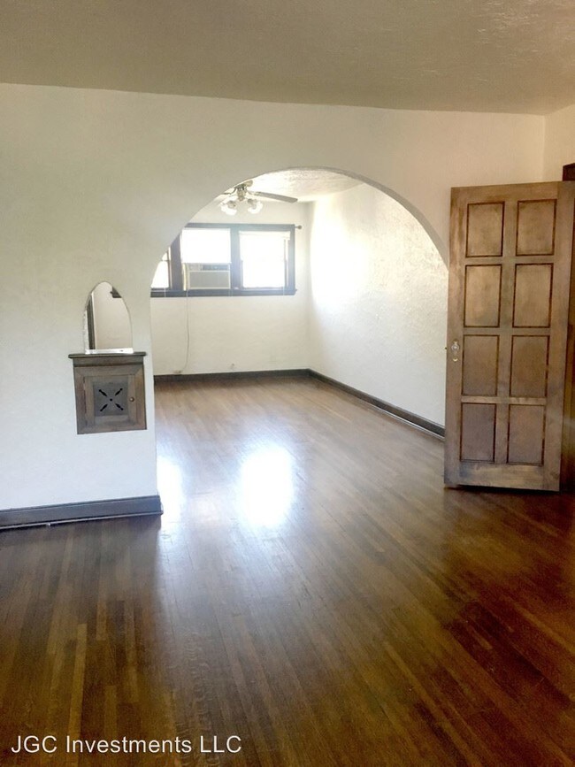 Building Photo - 4817-4821 Chicago St