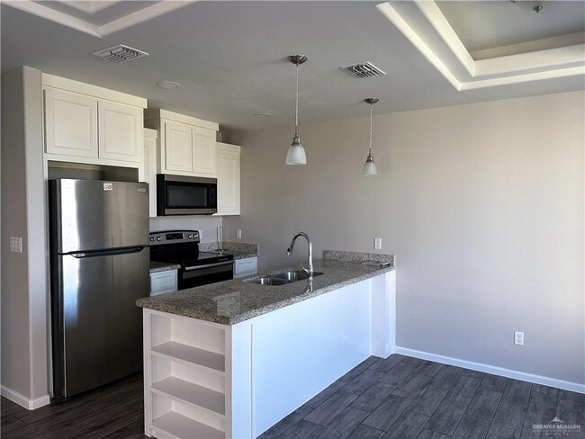 Building Photo - 7 Taxco Ct