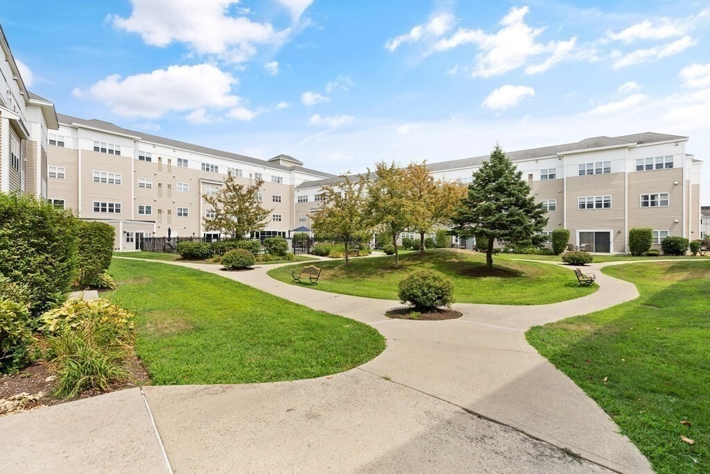 Foto principal - 211 Central St