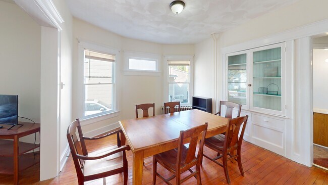 Building Photo - 26 Lathrop Ave