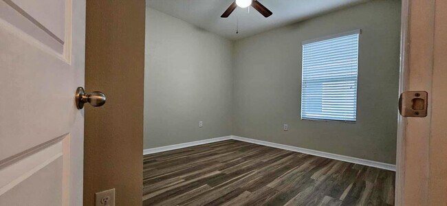 Building Photo - 318 Gris Sky Ln