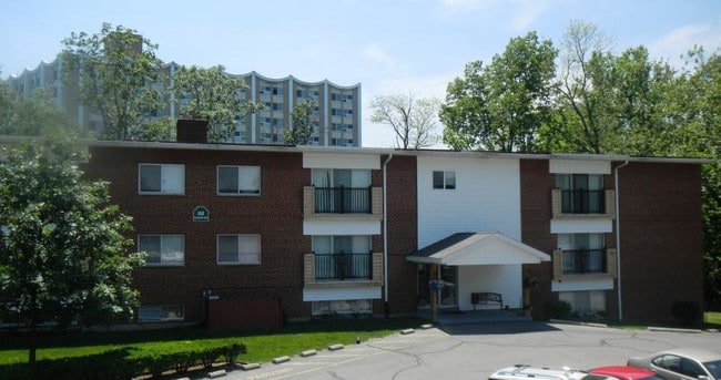 Building Photo - Lakeshore Place