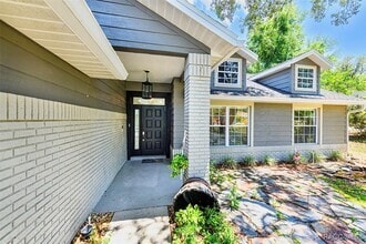 Building Photo - 1105 N Chance Way