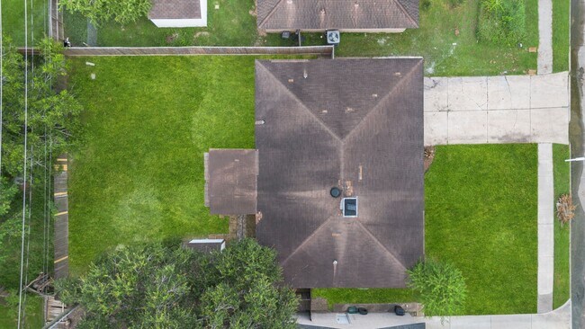 Foto del edificio - 16822 David Glen Dr