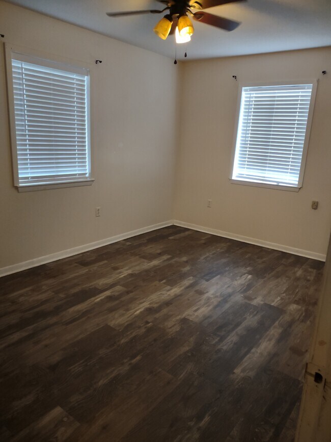 Building Photo - 41 Trailwood Cir