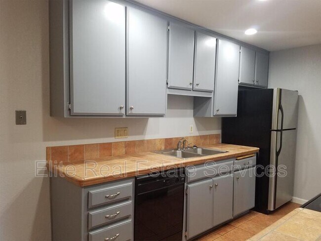 Foto del edificio - 1013 S Sunshine Ave