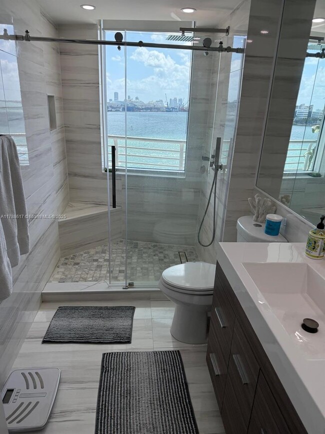 Foto del edificio - 335 S Biscayne Blvd