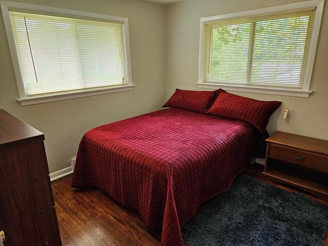 Foto principal - 1 Private Bedroom 1 Shared Bathroom *REGIS...