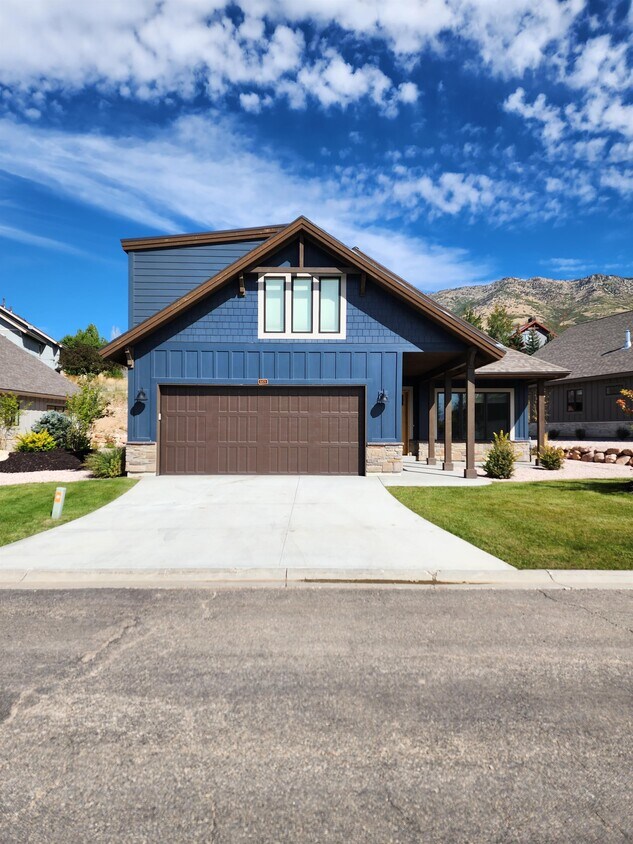 Foto principal - 5979 E Big Horn Pkwy