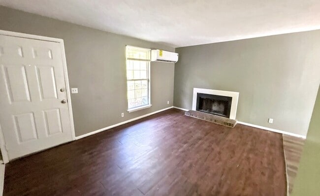 Building Photo - 5118 Linbar Dr