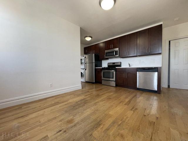 Building Photo - 1 bedroom in ASTORIA NY 11105