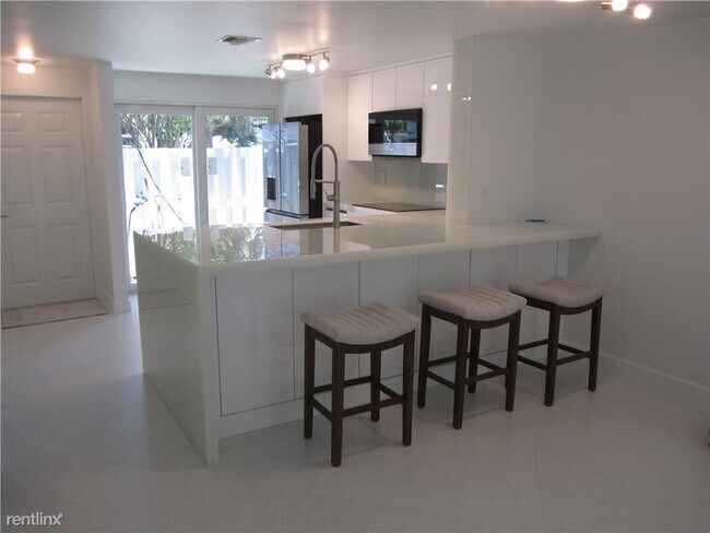 Foto del edificio - 2 br, 2.5 bath House - 2853 NE 15th St