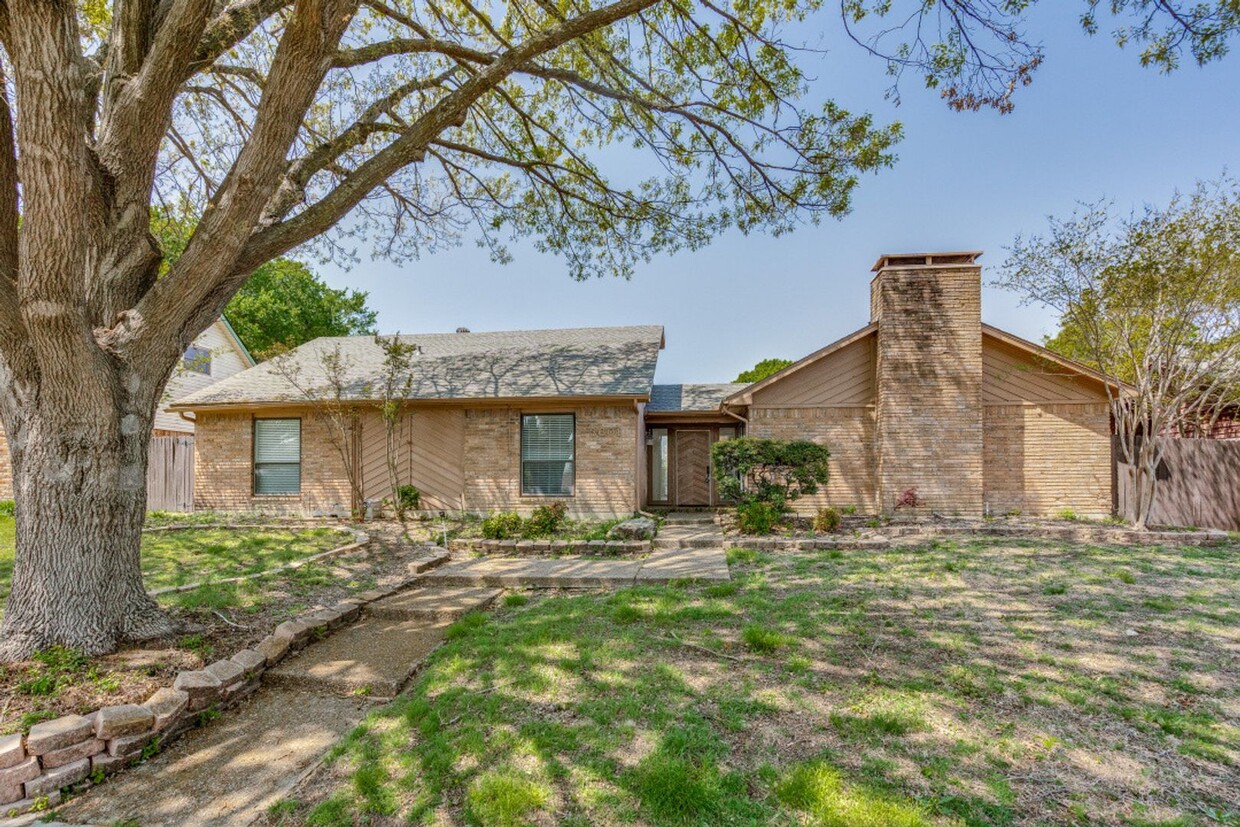 Primary Photo - Beautiful and bright Plano home with updates