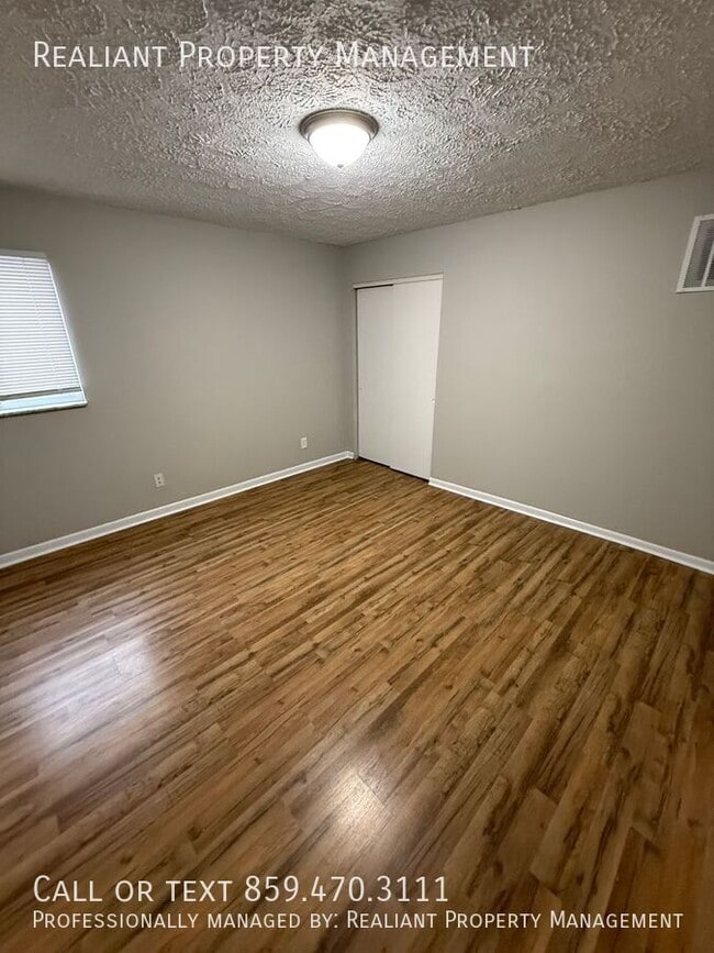 Building Photo - 209 Lakeshore-5