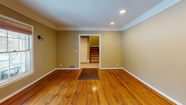 Foto del edificio - Bethesda/Friendship Heights Four Bedroom I...