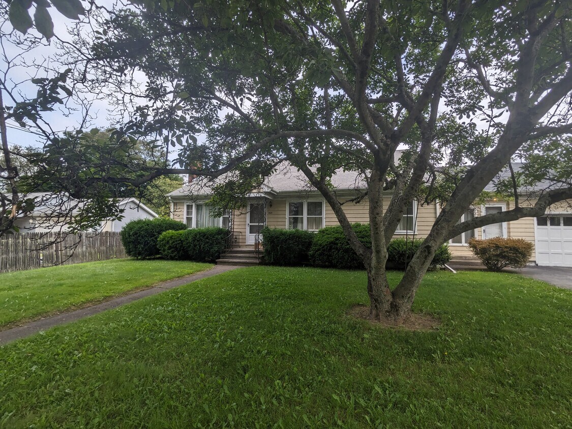 Foto principal - 365 Briggs Rd