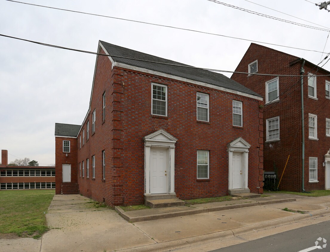 Foto del edificio - 604 W Chapel Hill St