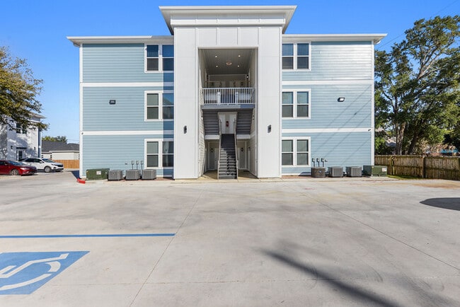 Foto del edificio - 133 Briarfield Ave