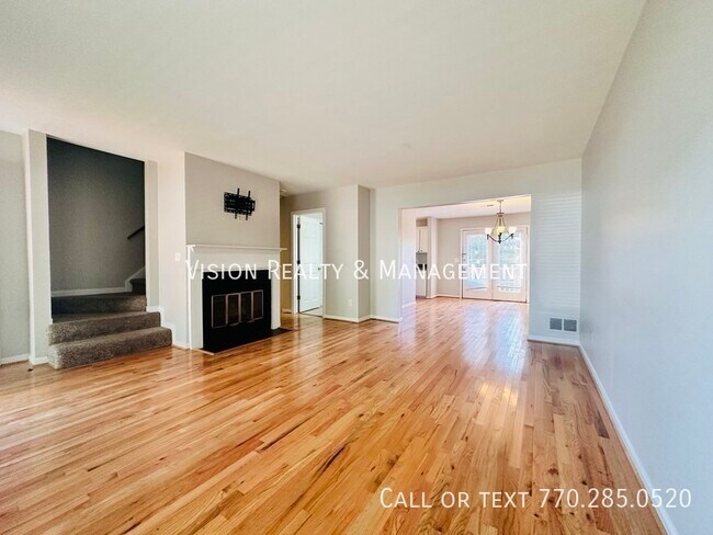 Building Photo - 3 BR 3.5 BA Townhouse in Roswell, GA