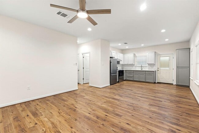 Building Photo - 1303 Aransas St