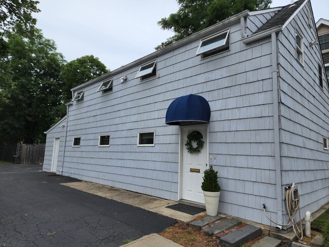 Foto del edificio - 463 Montauk Hwy