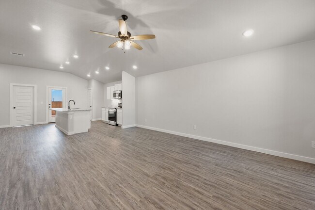 Building Photo - Pre-leasing for July in Bell Farms!