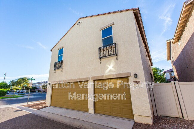 Building Photo - 976 S Adam Way