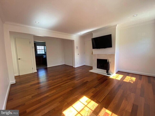 Foto del edificio - 527 Bashford Ln