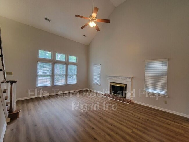 Foto del edificio - 6134 Park Hill Rd