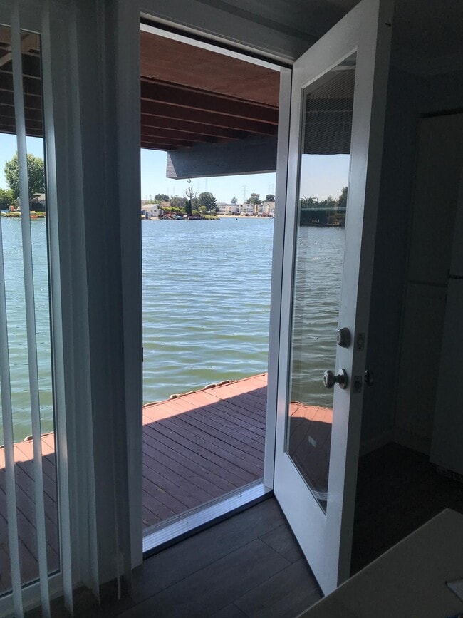 Foto del edificio - 520 Fathom Dr