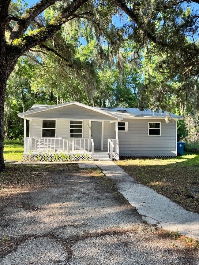 Building Photo - 203 D St