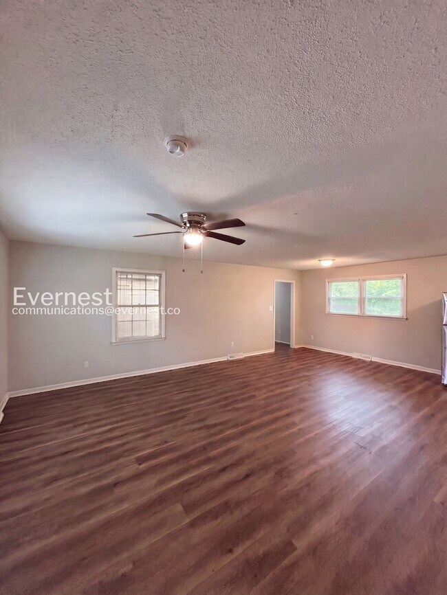 Foto del edificio - 4026 Angus Dr