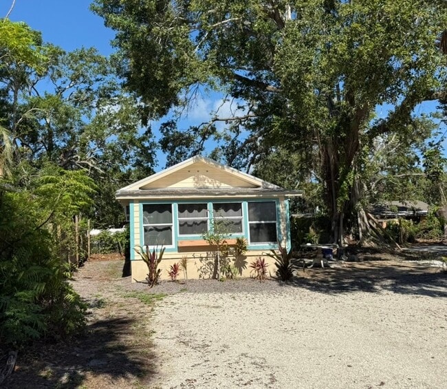 Building Photo - 1 Bedroom 1 Bathroom with WD