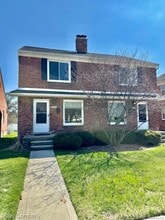 Building Photo - 319 S Pleasant St