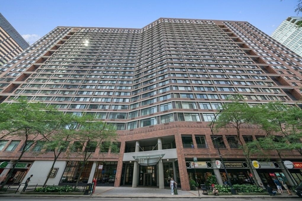 Primary Photo - 211 E Ohio St
