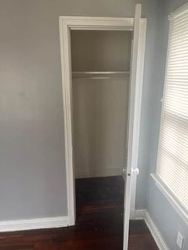 Building Photo - 2 bed house on Rva Northside!  Central hvac, hardwoods,all electric, lots of parking, laundry,