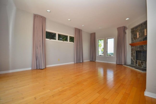 Building Photo - 5009 Cerrillos Dr