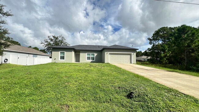 Foto del edificio - Stunning 3-Bed, 2-Bath Home in Palm Bay!