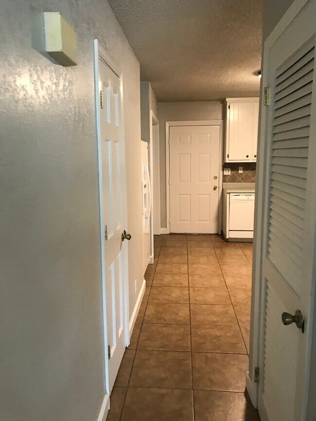 Foto del edificio - 2BD/1.5B Townhome For Rent